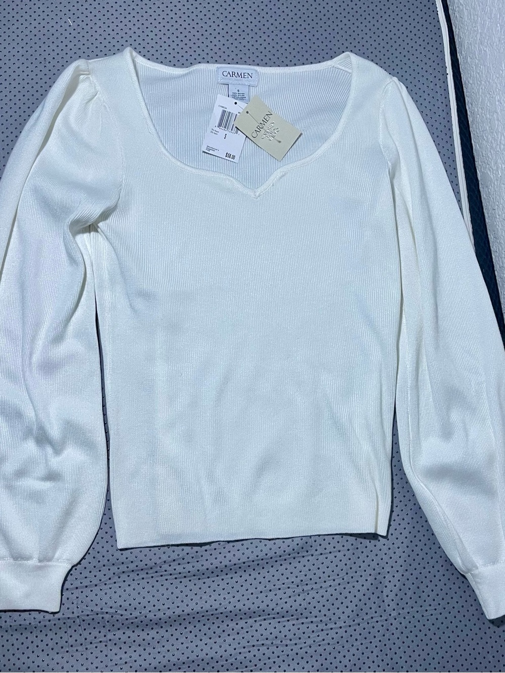 Carmen Marc Valvo Cream Long-Sleeve Scoop Neck Knit Top